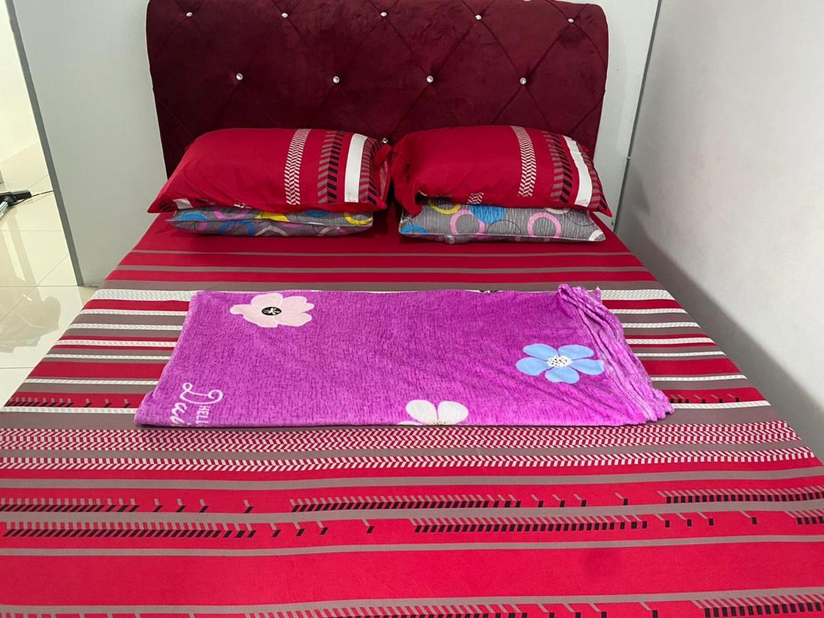 Klia Redza Homestay Kota Warisan Malay Only Sepang Exterior photo